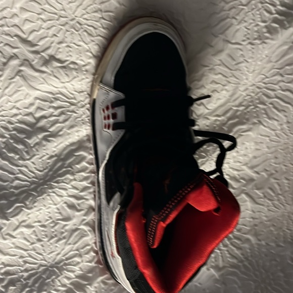 Jordans Y6 - Picture 2 of 3